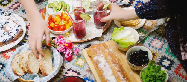 simple picnic food ideas indoor getty images