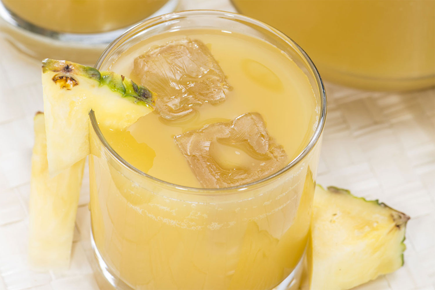 pinnapple mixed cocktail