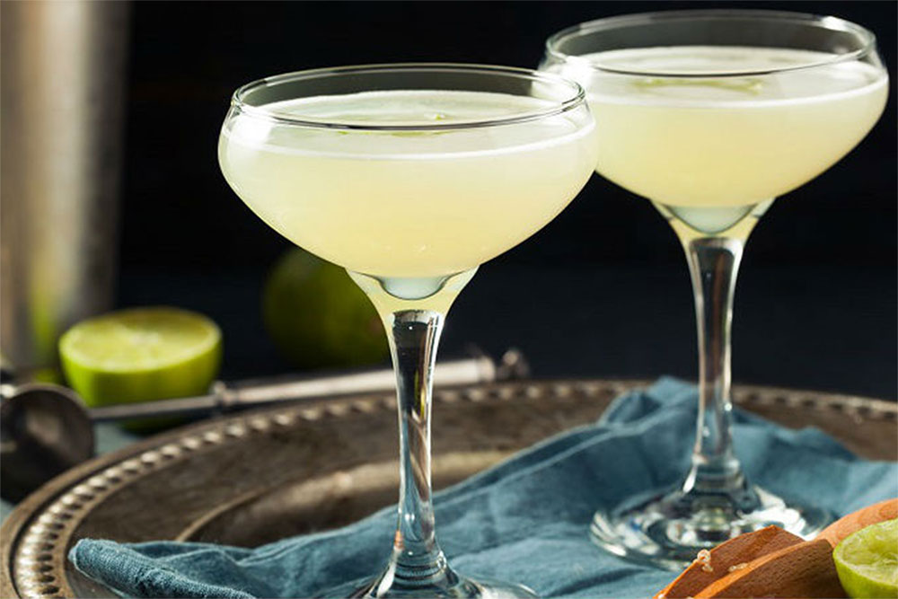 Gim gimlet in coupe glasses