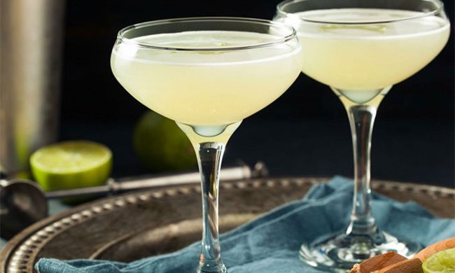 Gim gimlet in coupe glasses