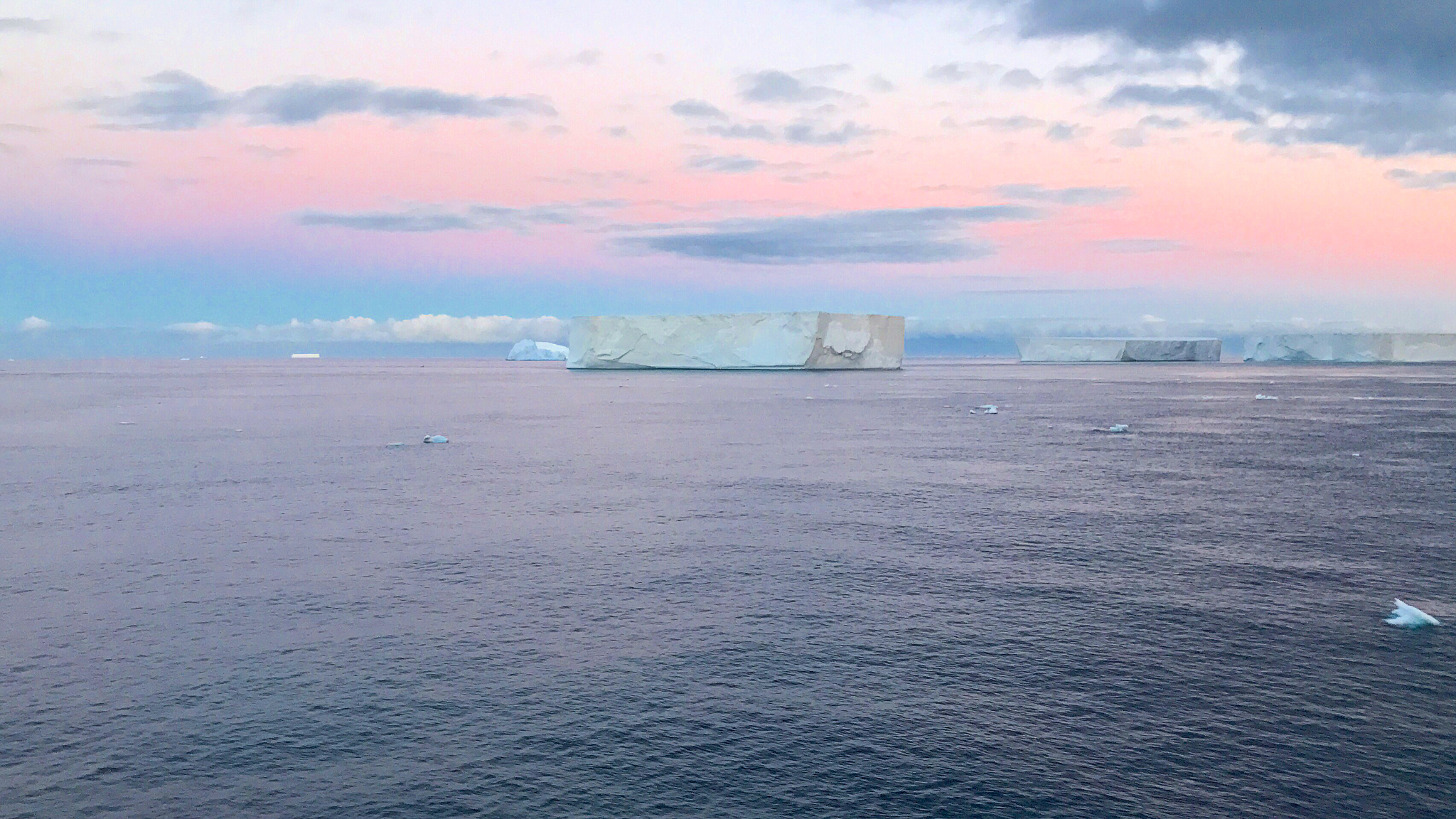 antartica icebergs