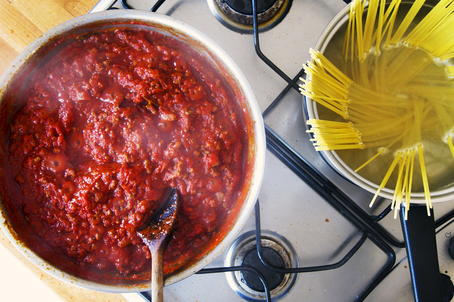 sunday gravy tomato sauce pasta pot