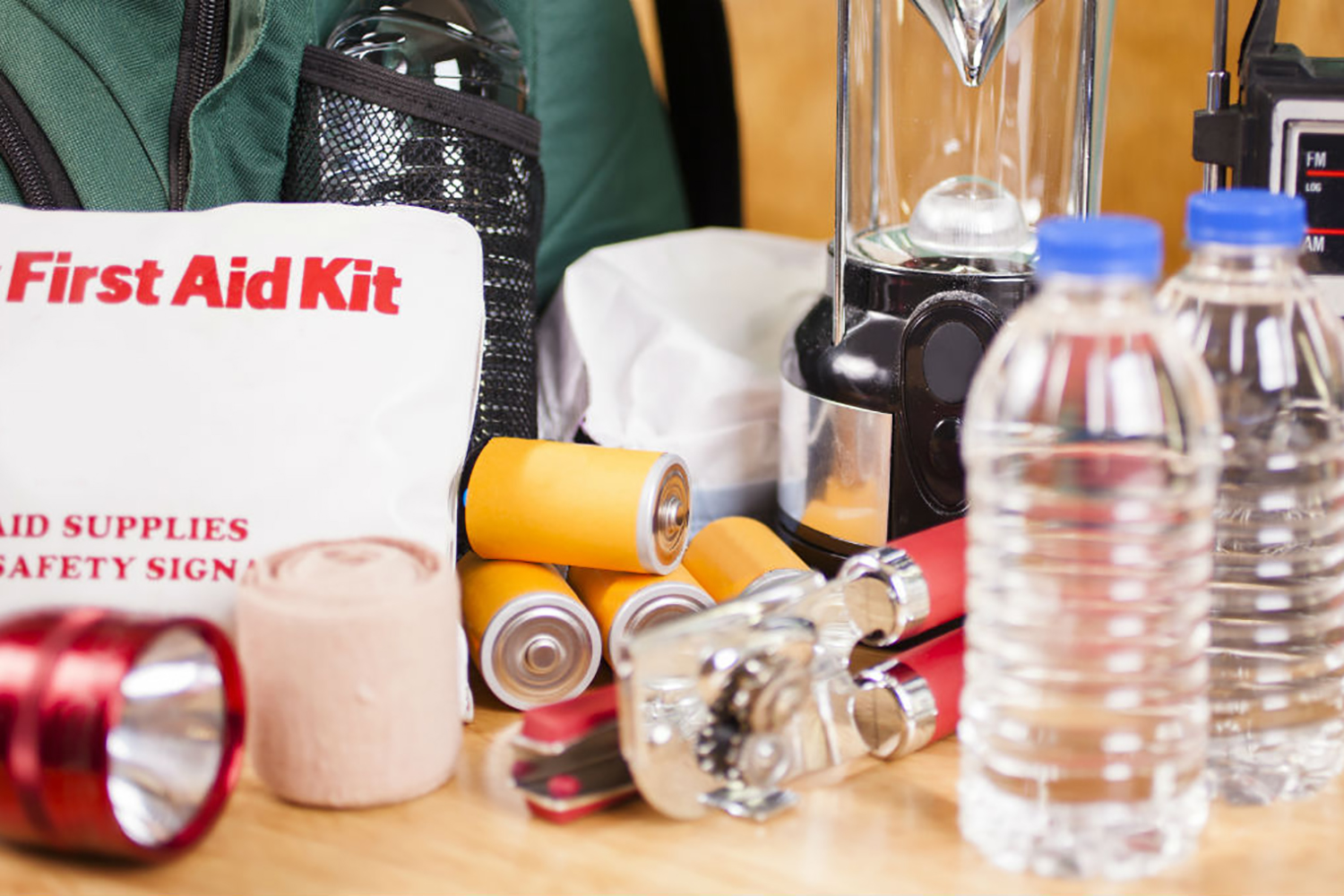 The Best DIY Emergency Kit List: The Basics of Assembling Your Own - The  Manual