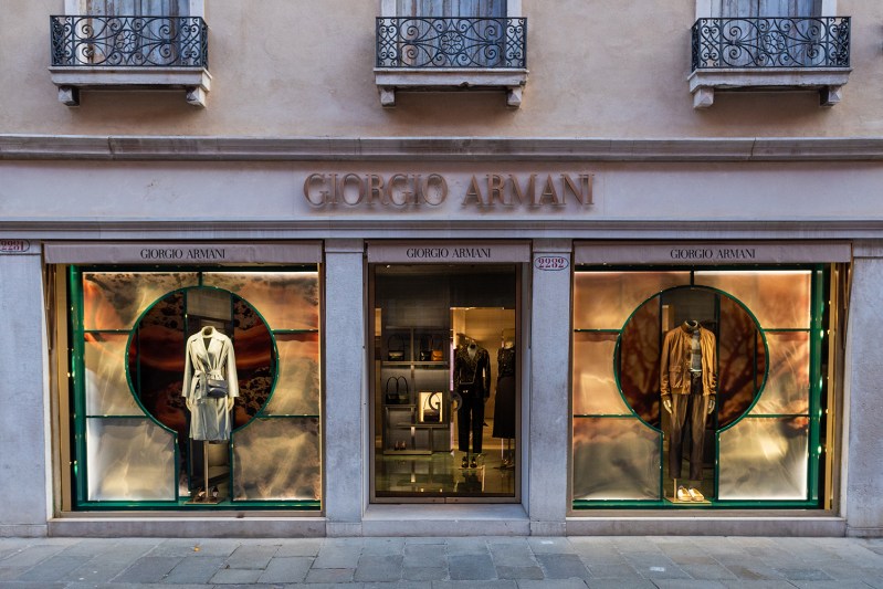 giorgio armani storefront italy closed coronavirus