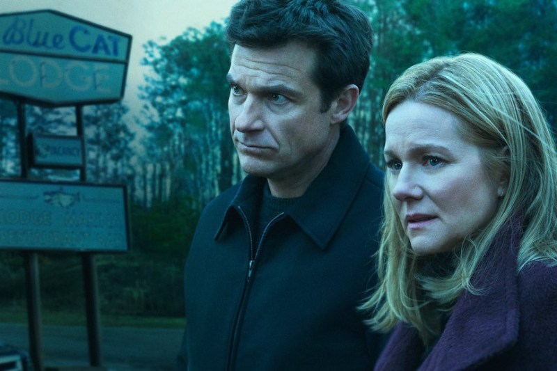 Jaston Bateman y Laura Linney en Ozark.