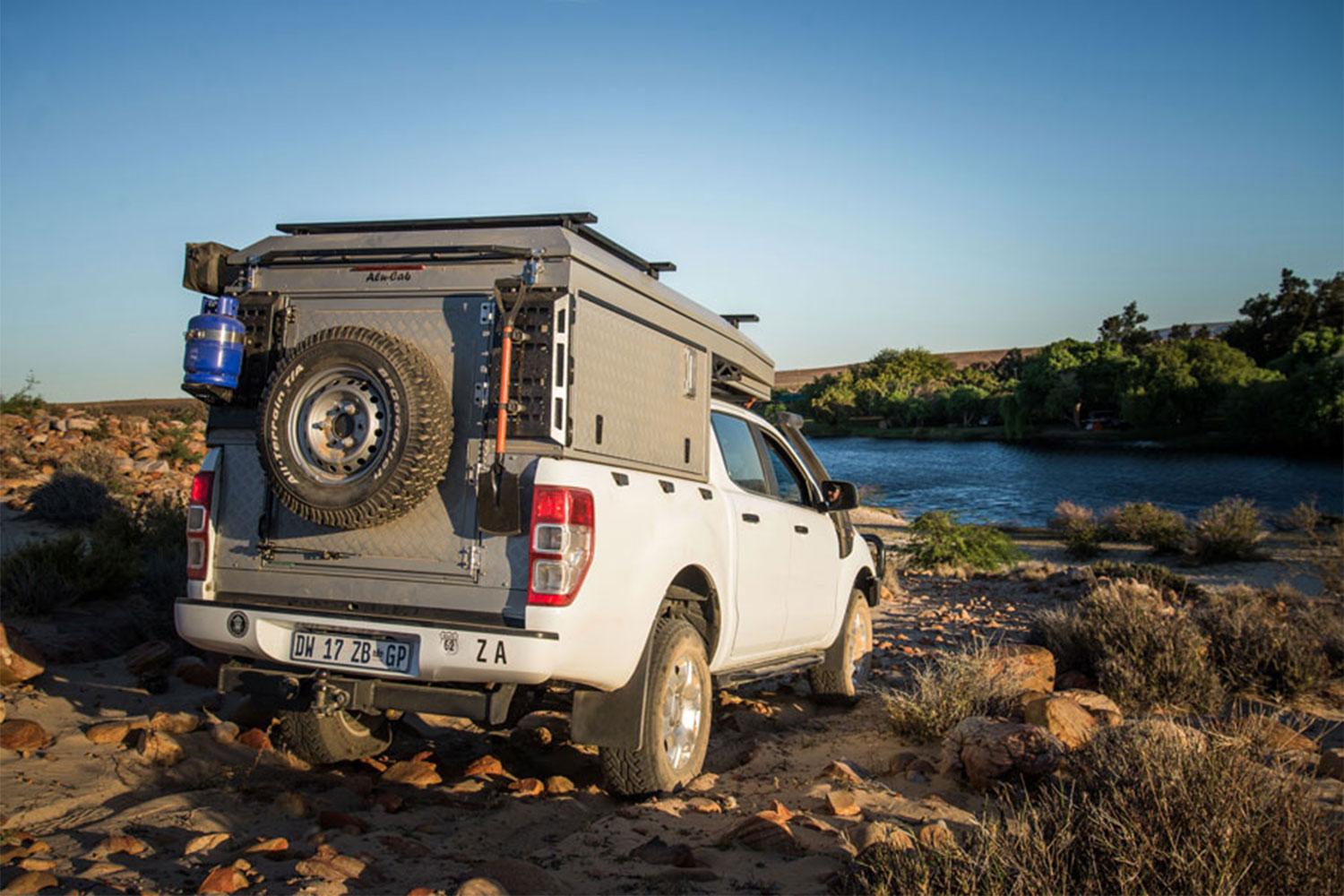 Alu-Cab canopy camper