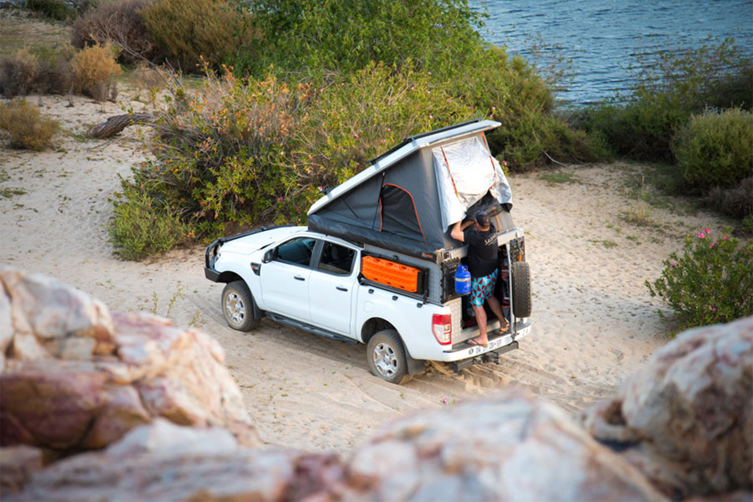 Alu-Cab canopy camper