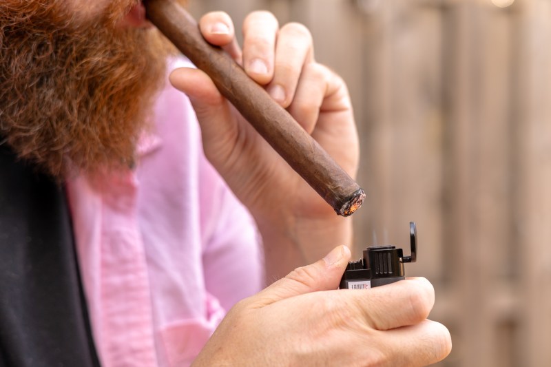 how to smoke a cigar