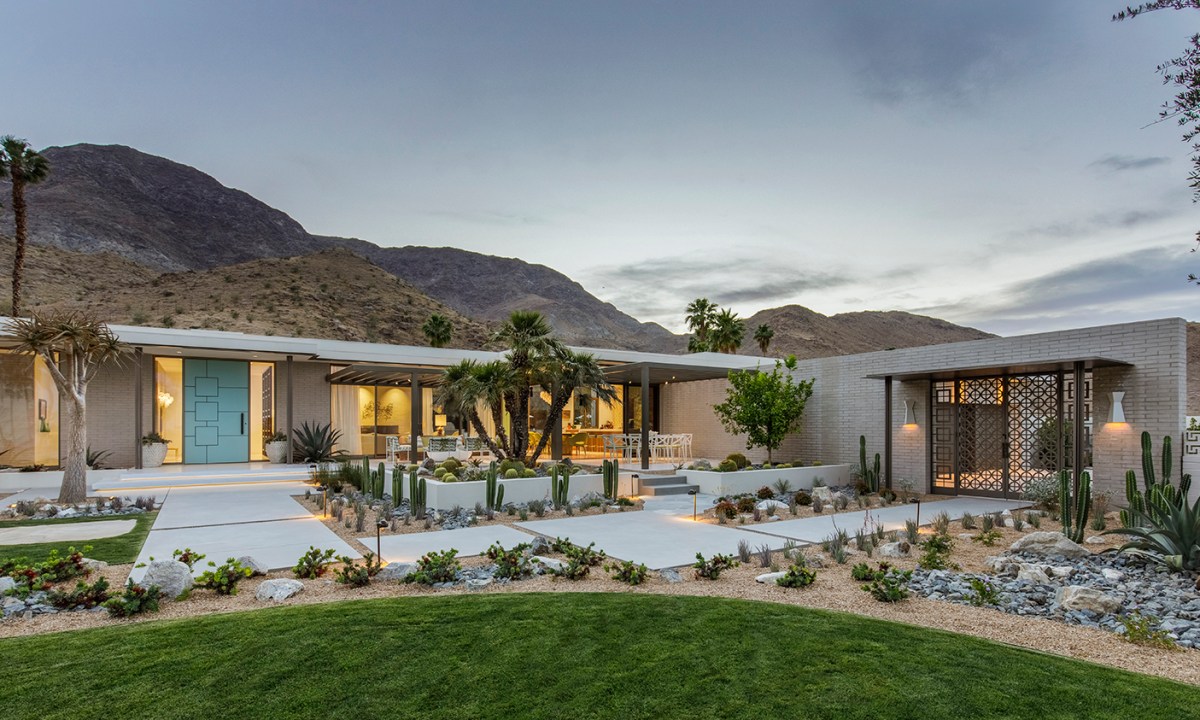 thunderbird heights exterior shot of courtyard