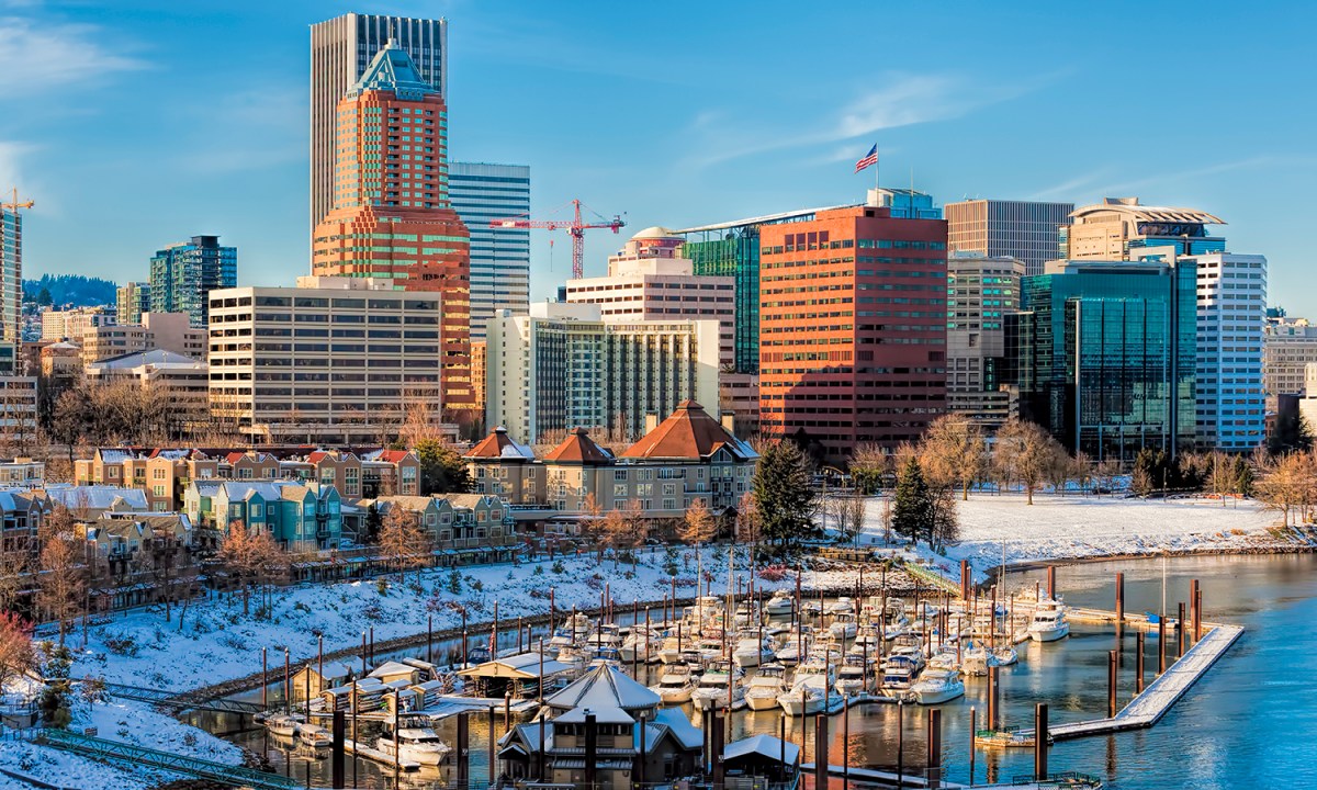 city of portland oregon skyline.