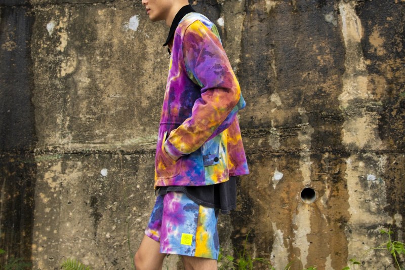 Man wearing tye died outfit