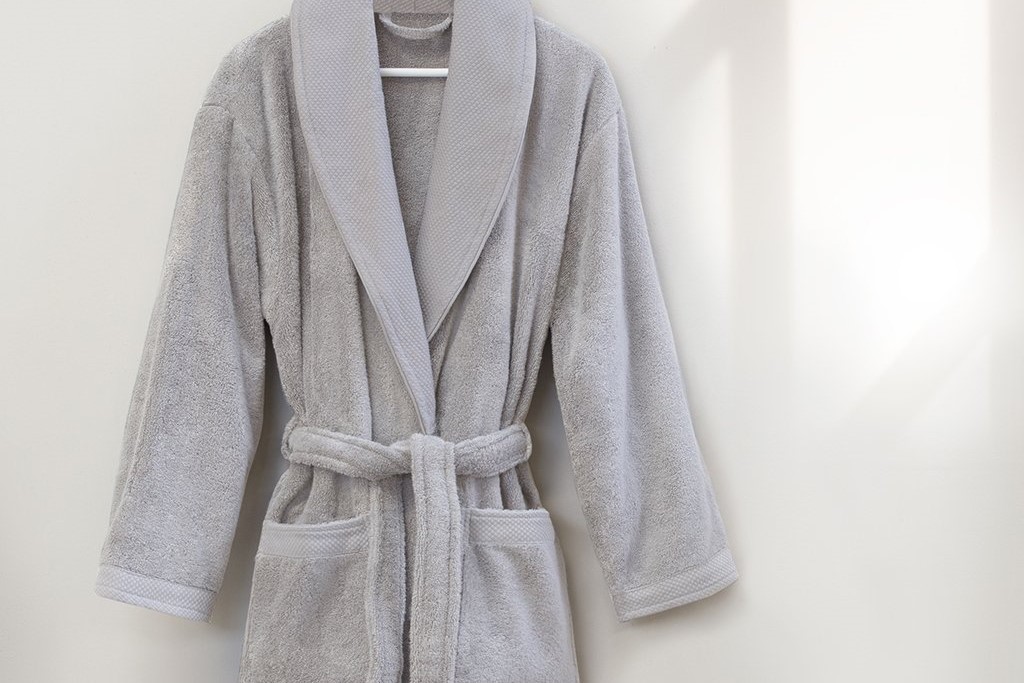 The 9 Best Bathrobes for Men in 2022 - The Manual