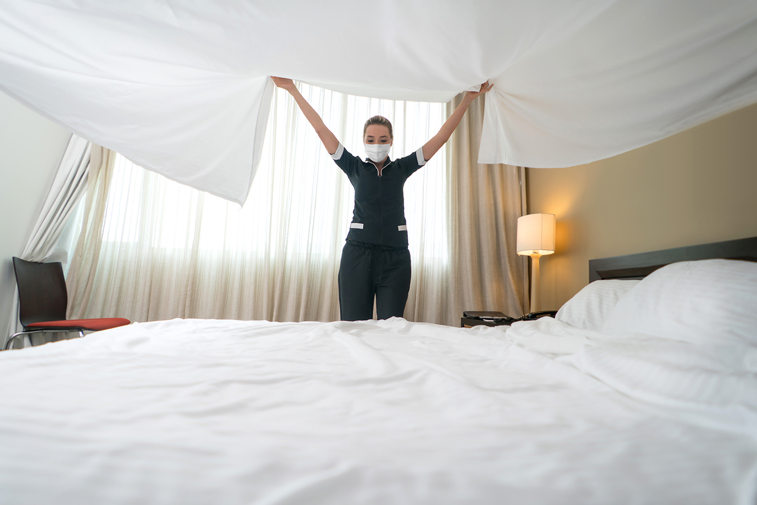 Hotel bedsheets: The truth about how clean they really are - The Manual