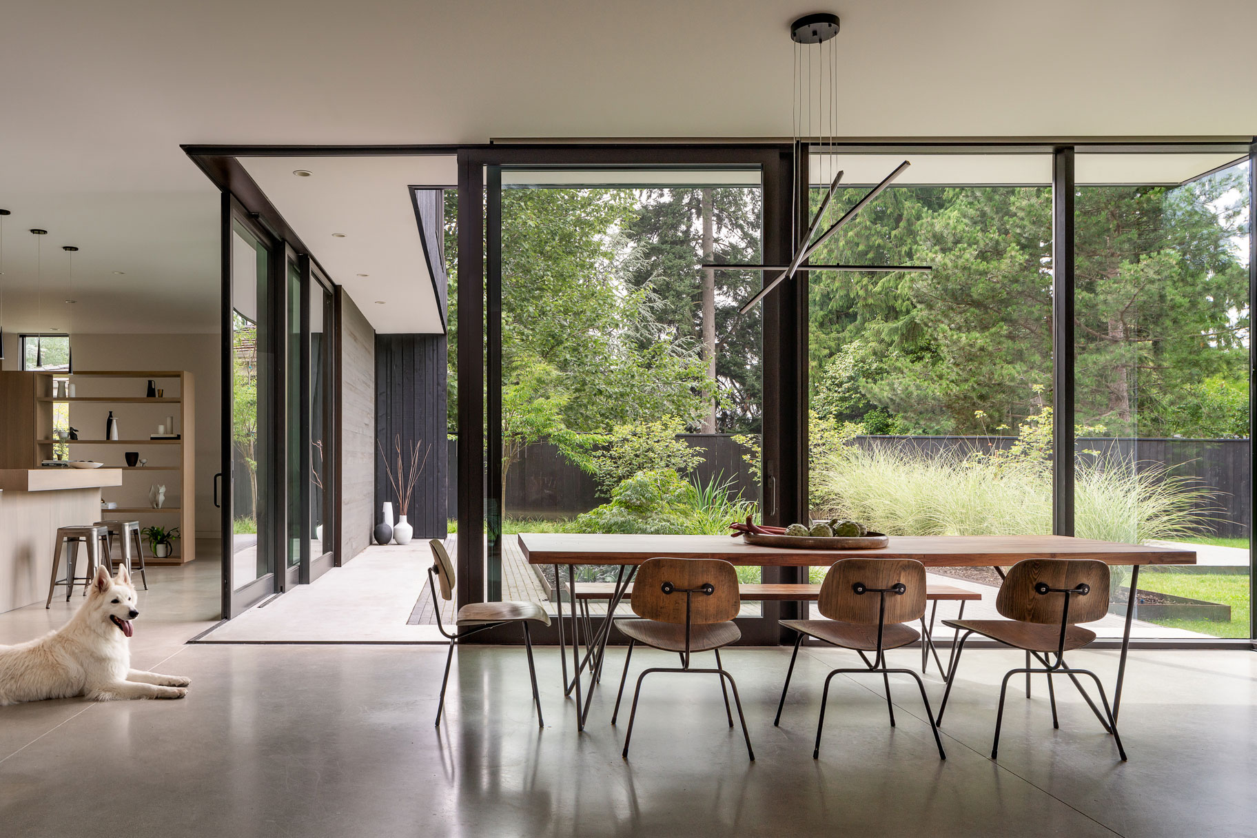 Dining room of Yo-Ju Courtyard house