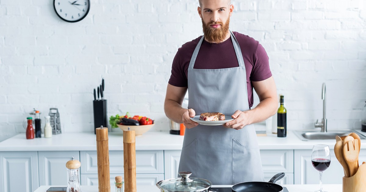 The 10 Best Aprons for Men in 2022 - The Manual
