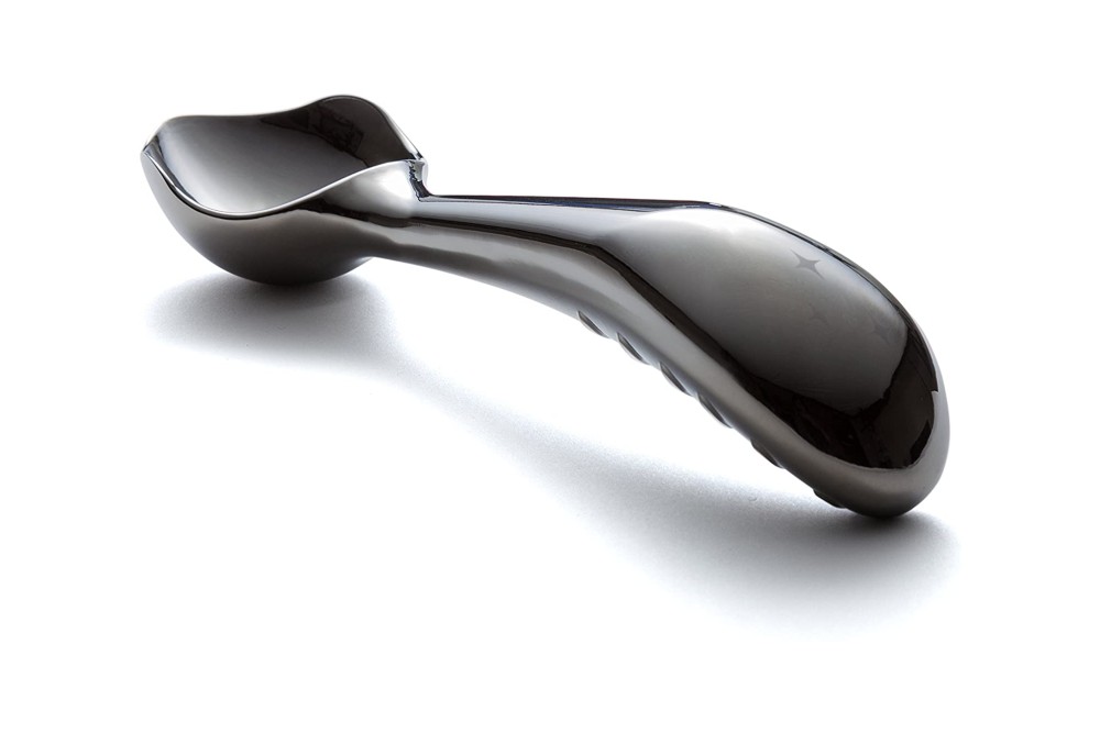 https://www.themanual.com/wp-content/uploads/sites/9/2021/02/stainless-steel-ice-cream-scoop-by-midnight-scoop.jpg?fit=800%2C533&p=1