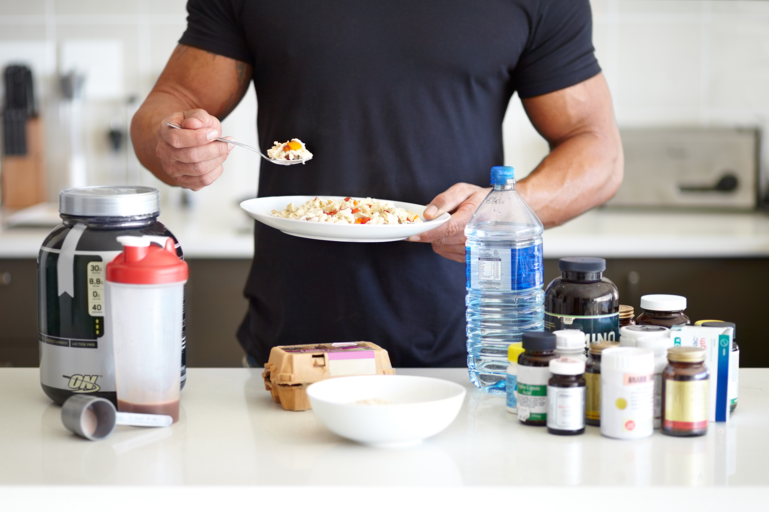 Man eating before a workout