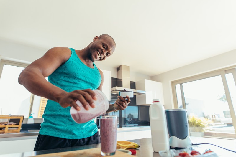 Man preparing a breakfast smoothie in the kitchen