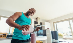 Man preparing a breakfast smoothie in the kitchen