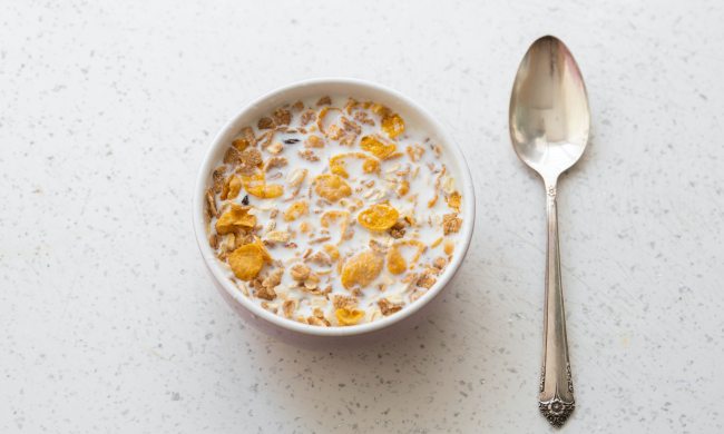 A bowl of cereal and a spoon