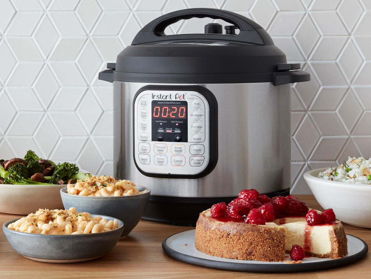Instant Pot, 6-quart duo electric pressure cooker.