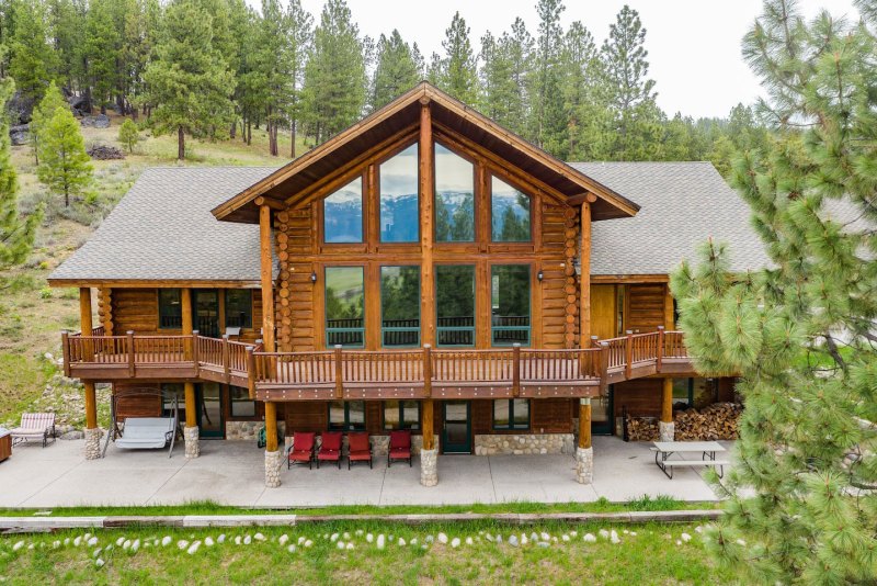 Aerial view of the back deck of Luxury Cascade Vacation Cabin Rental.