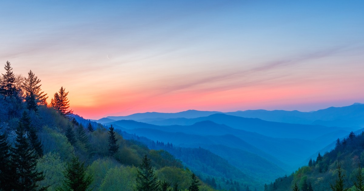 https://www.themanual.com/wp-content/uploads/sites/9/2021/05/the-ultimate-guide-to-the-great-smoky-mountains.jpg?resize=1200%2C630&p=1