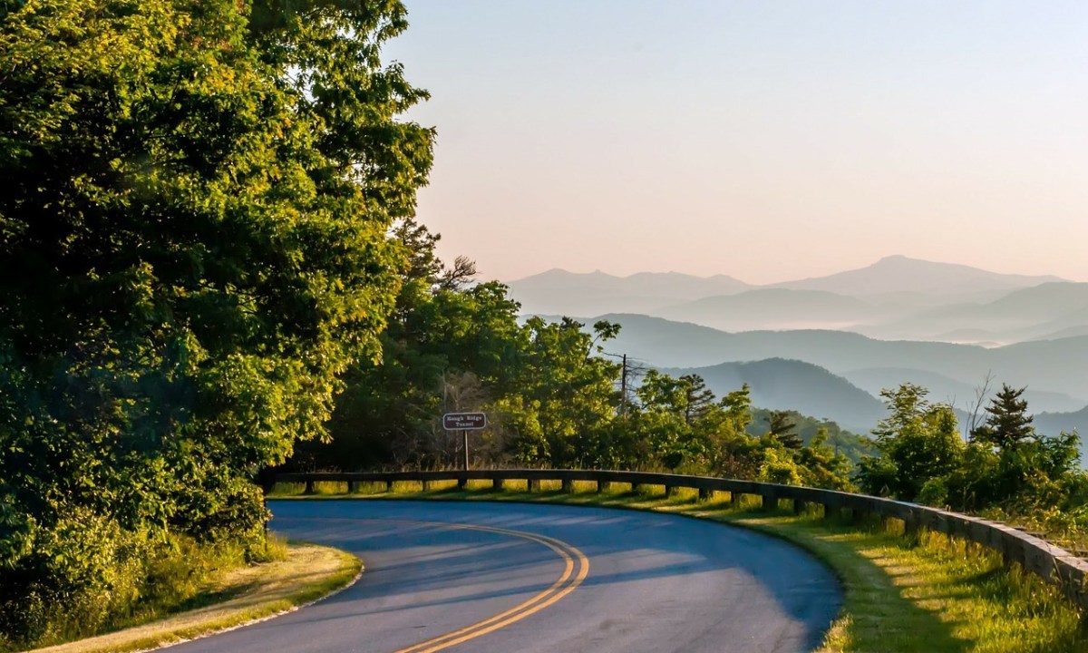blue ridge mountains along blue ridge parkway