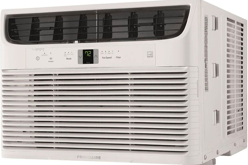 https://www.themanual.com/wp-content/uploads/sites/9/2021/06/frigidaire-window-ac-unit.jpg?fit=800%2C800&p=1