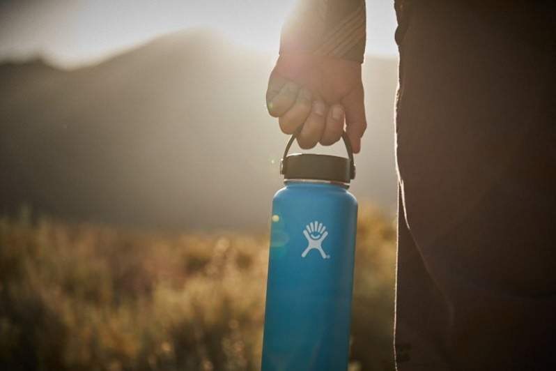 A person holding a Hydro Flask.
