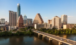 A picture of the Austin skyline and ladybird lake