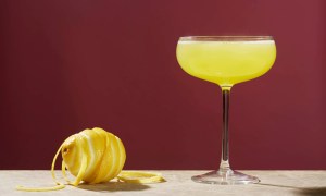 how to make the death in afternoon cocktail
