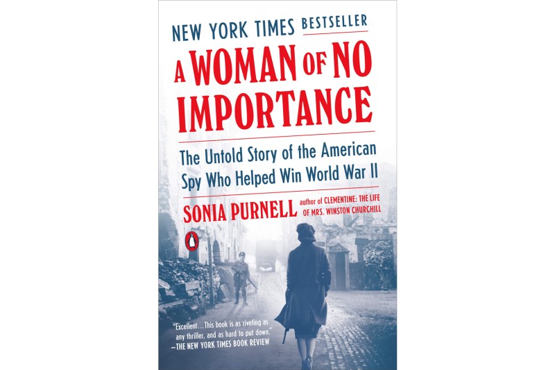The cover of "A Woman of No Importance The Untold Story of the American Spy Who Helped Win World War II" on white background.