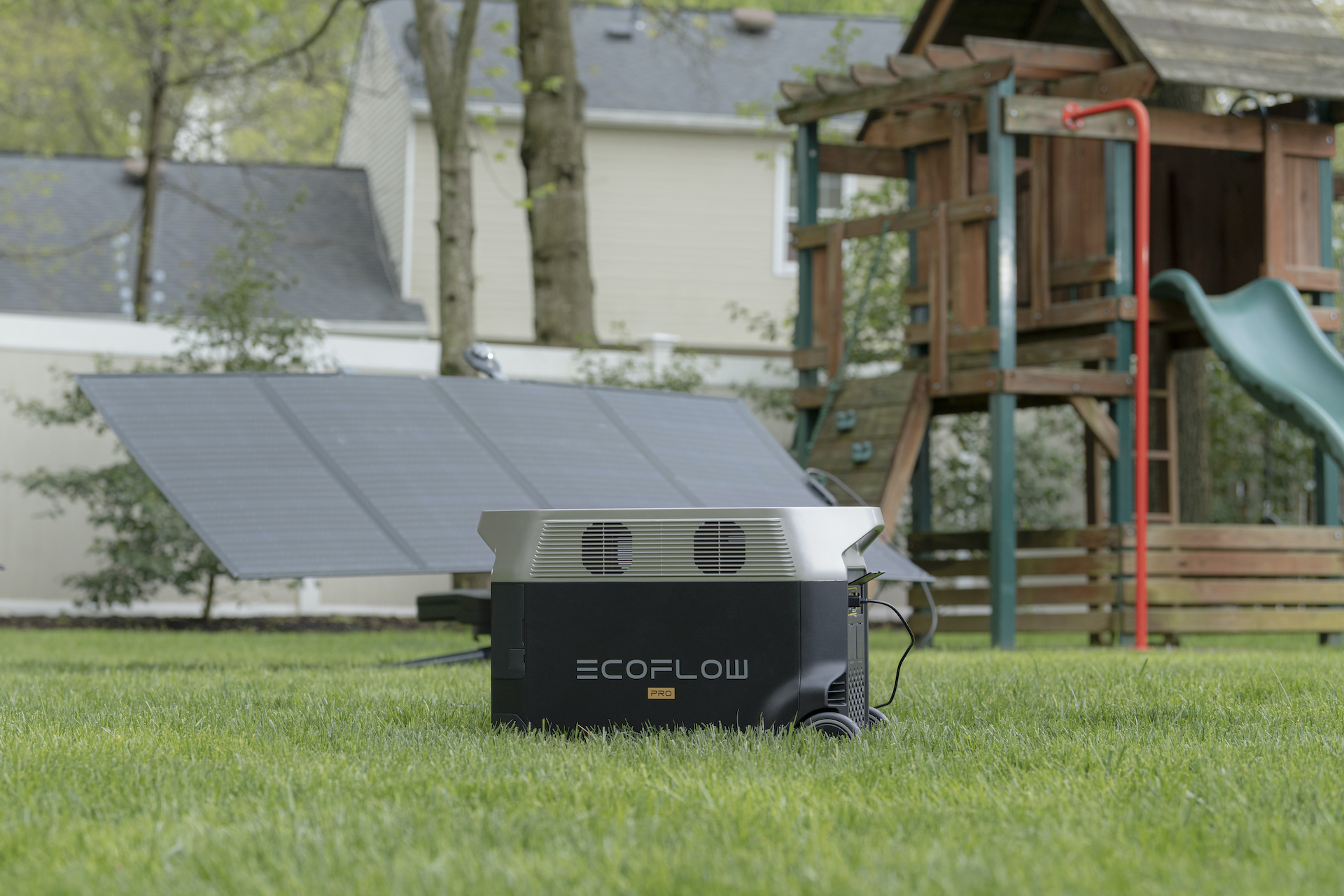 EcoFlow Delta 1300 Portable Solar Generator - Plug and Play Solar