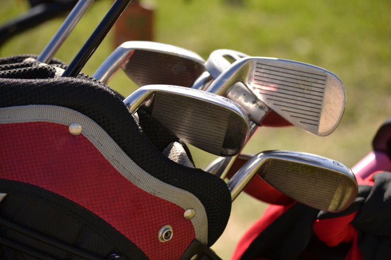 Golf clubs in a bag.