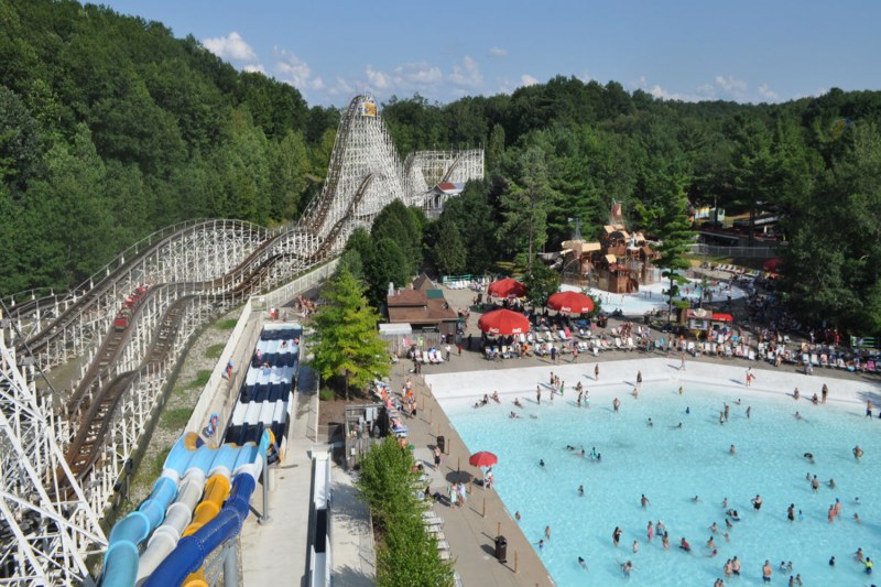 A bird's eye view of the The Great Escape and Splashwater Kingdom.