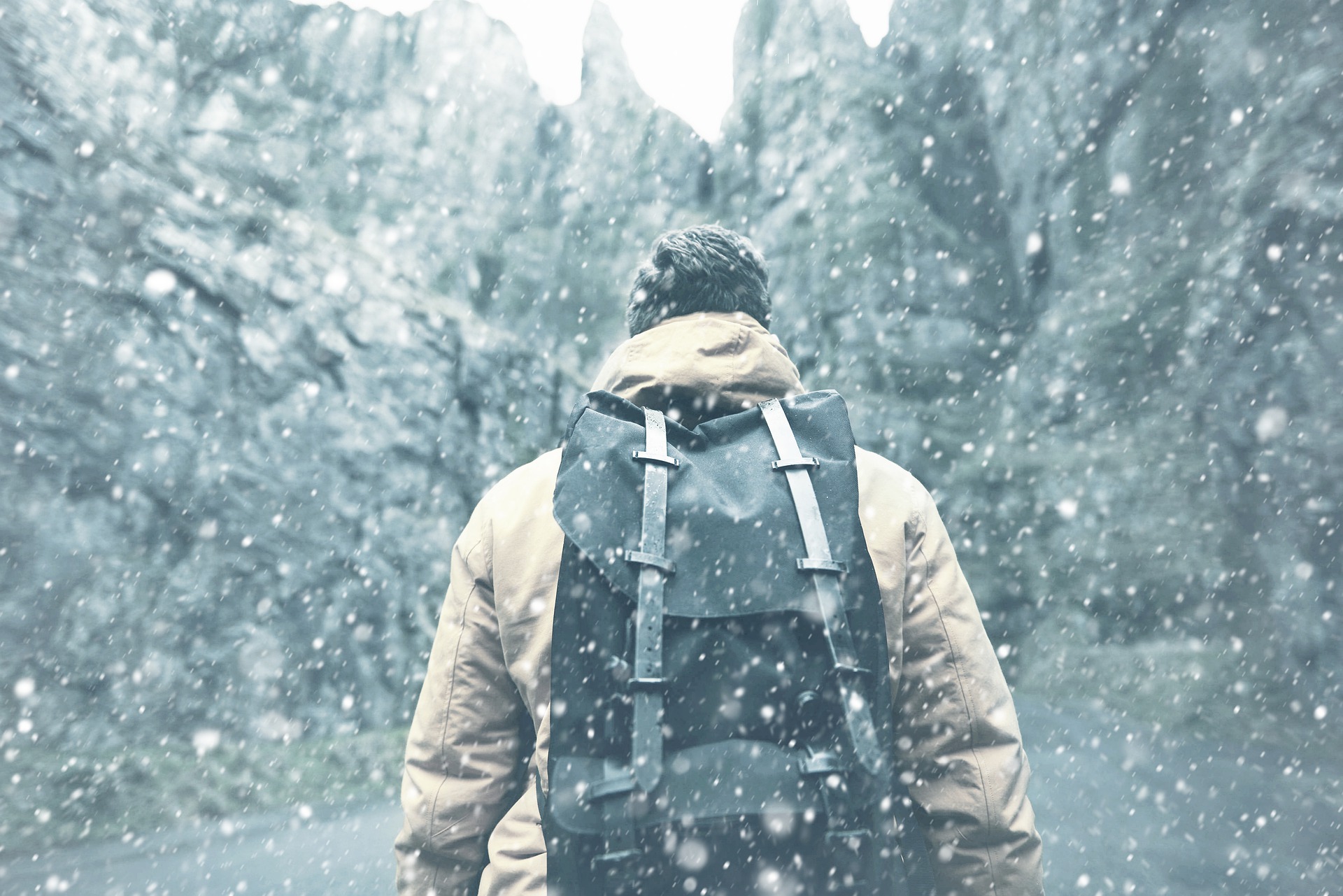 best mens rucksacks in snow.