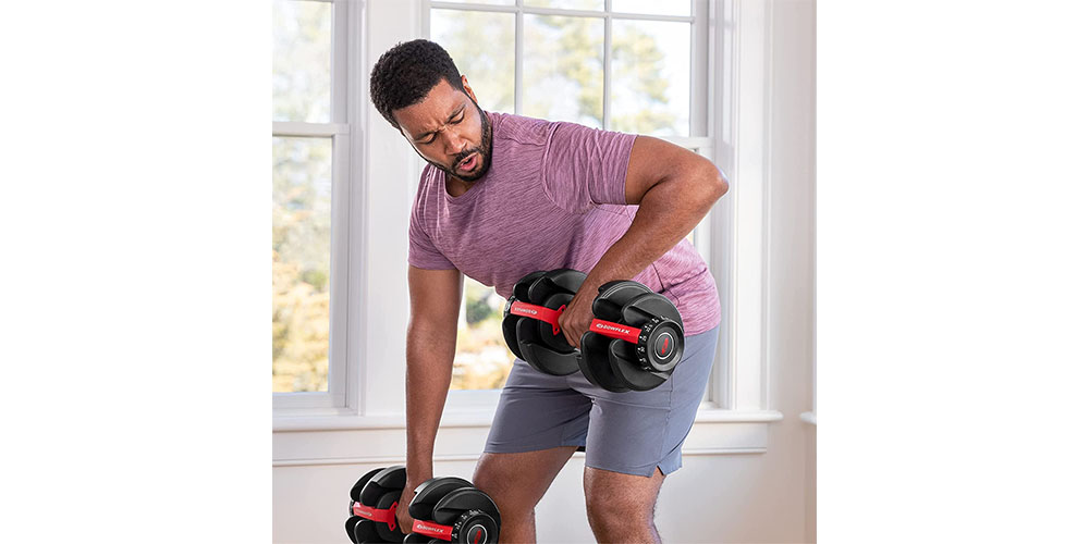 A man lifting a Bowflex SelectTech Dumbbell