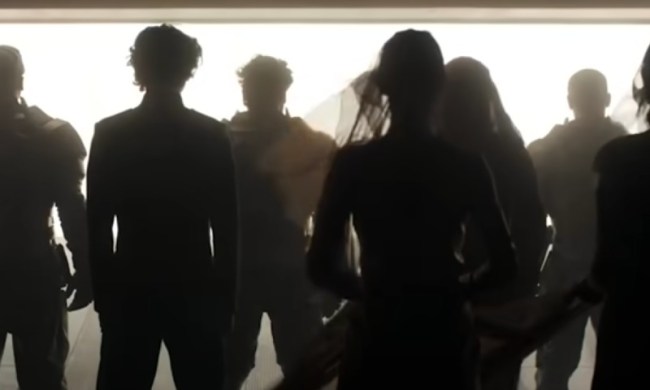 House Atreides arrives on the desert planet, Arrakis in the "Dune" preview featurette.