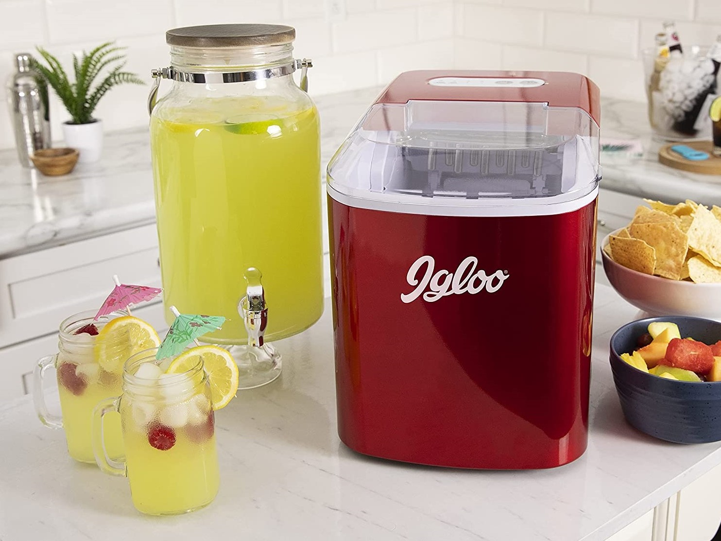 Save $60 on an Igloo Countertop Ice Maker and Have Your Drinks on the Rocks  - The Manual