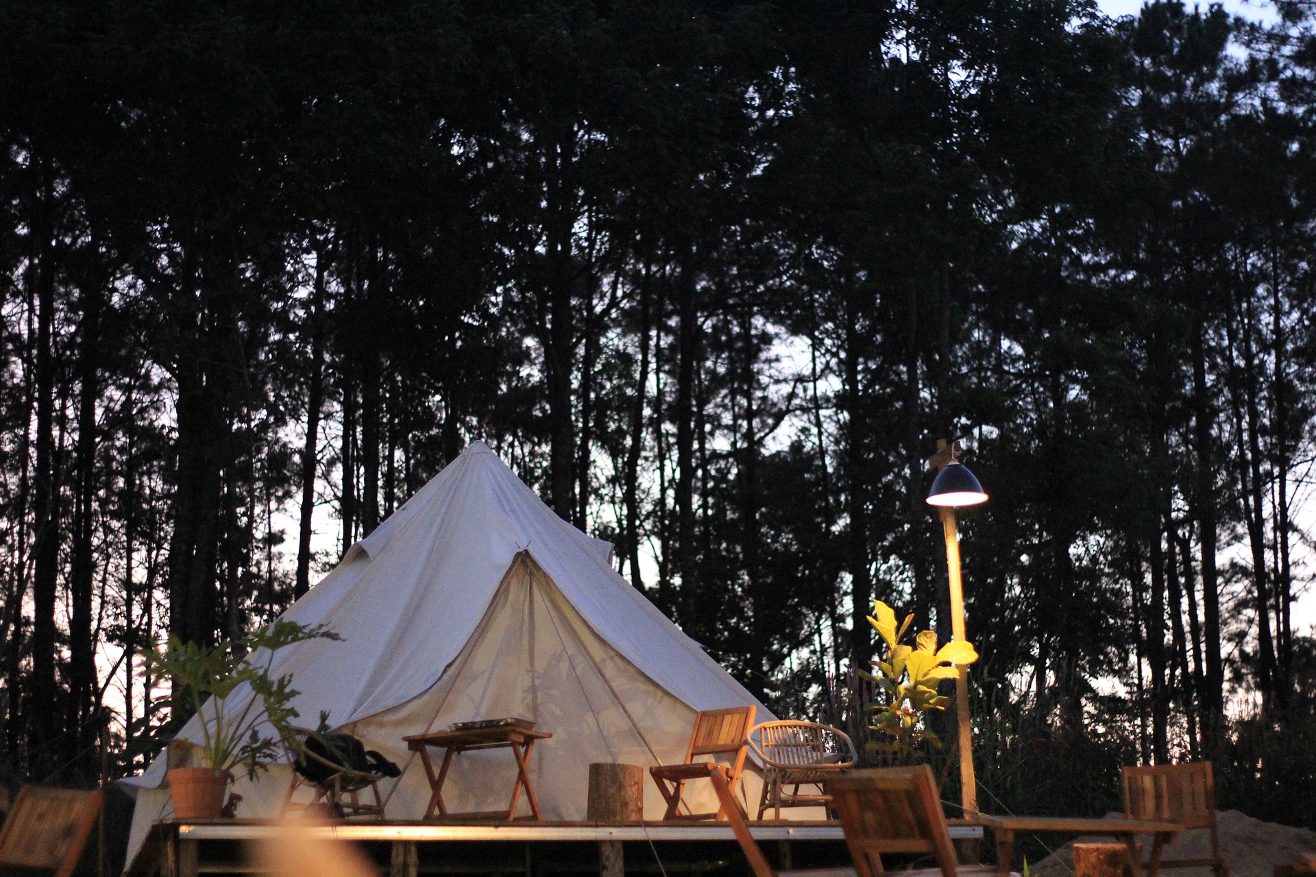 camping vs. glamping campsite