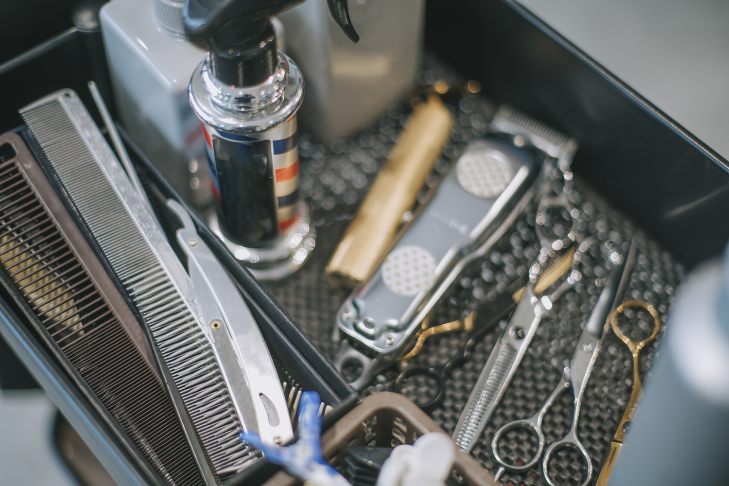 Assorted grooming essentials in a tray.