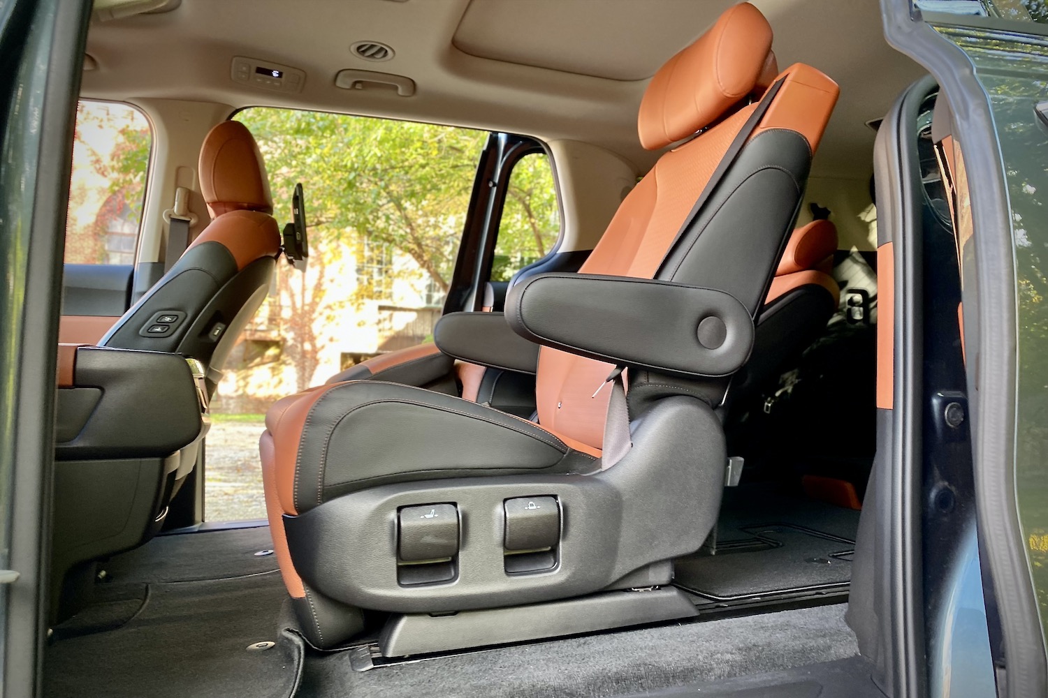 Kia Carnival lounge seat with the sliding doors open.