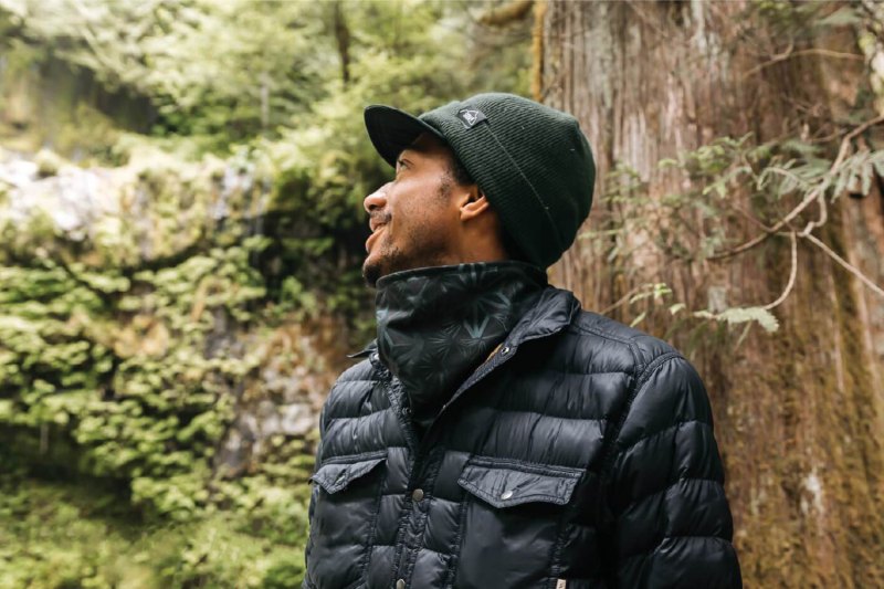 A man in the outdoors wearing a neck gaiter.