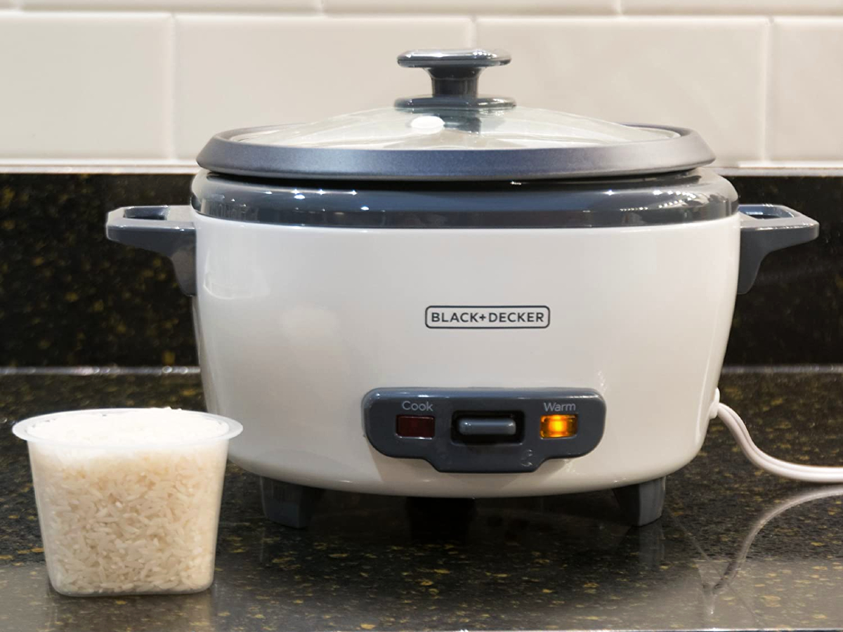 BLACK+DECKER Rice Cooker with rice.