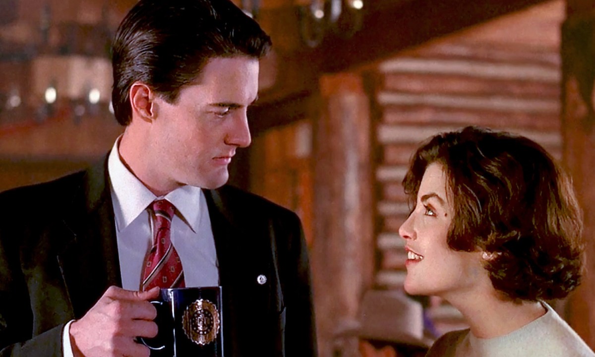 Kyle MacLachlan and Sherilyn Fenn in Twin Peaks