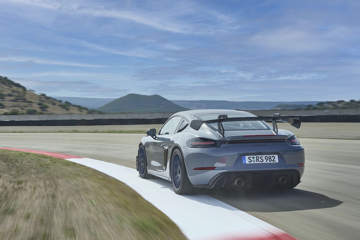 porsche 718 cayman gt4 rs news 7