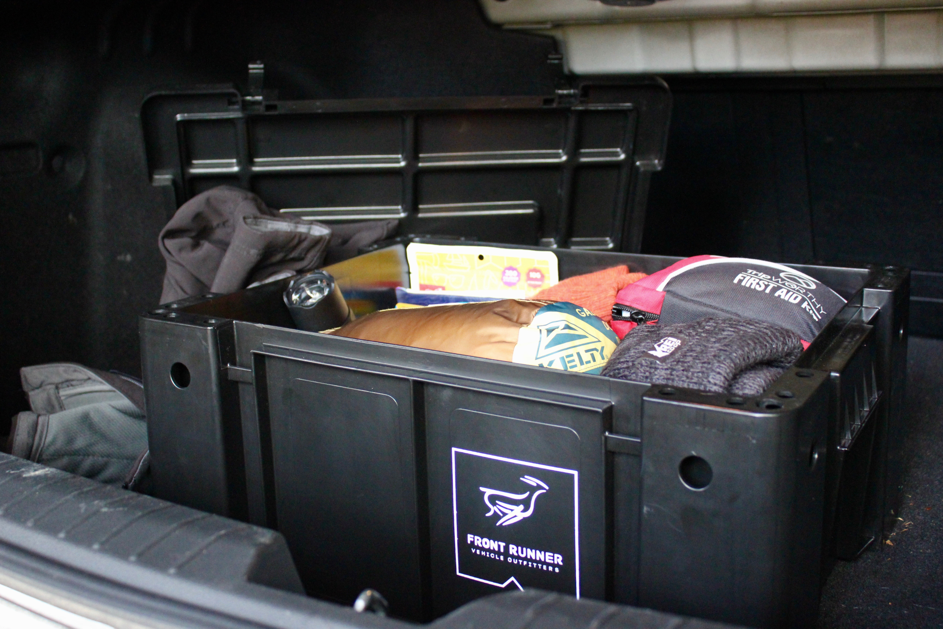 What should be in the car emergency kit in winter - OHS Body Shop