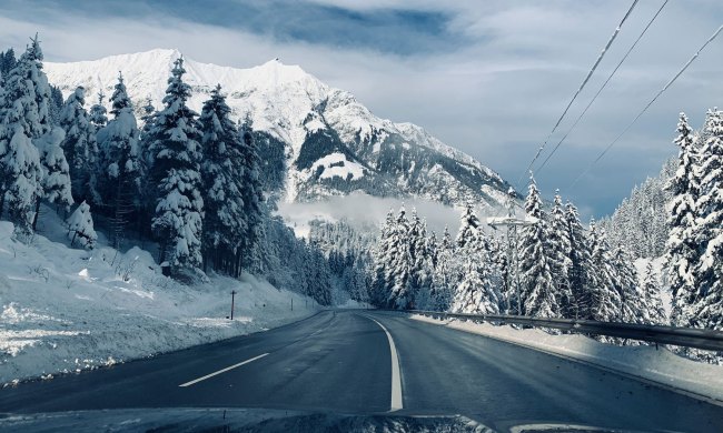 Surviving a winter road trip breakdown is all about preparing with the right tools and essentials.
