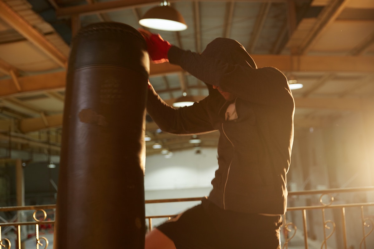 10 Ways to Get a Good Workout with a Punching Bag - wikiHow